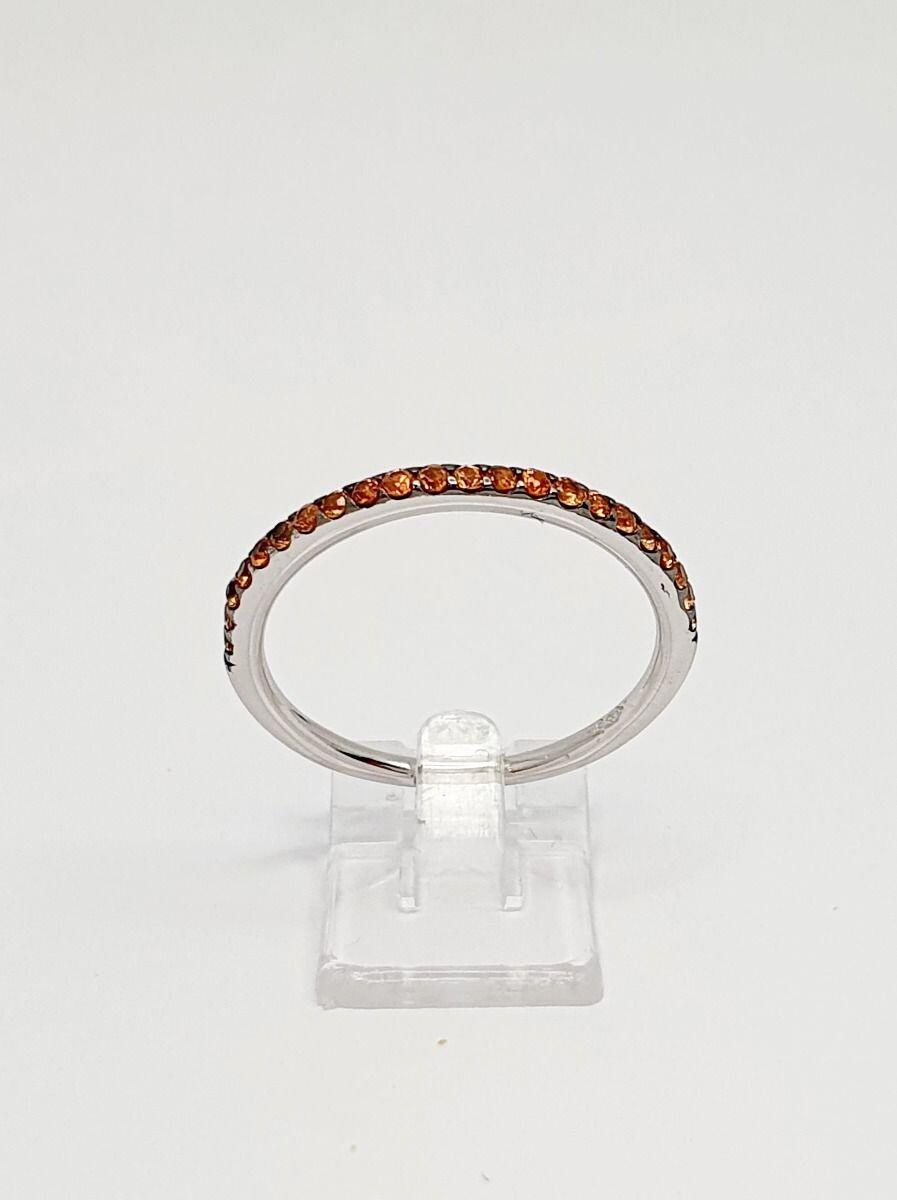 # Bague alliance or blanc avec 0.35ct saphire orange