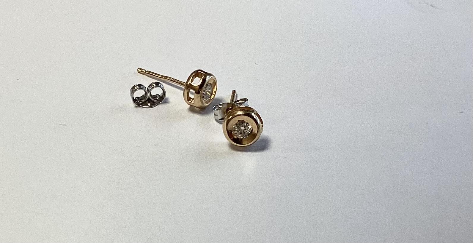 réservée # Boucles d'oreilles clous or rose et or blanc avec 0.08ct diamant