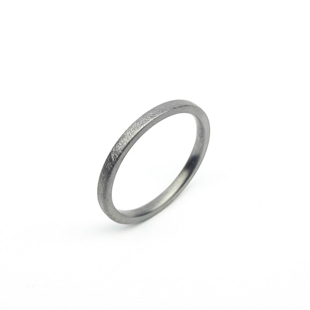 'ice matt', Ring / Vorsteckring aus 999er Tantal. Unikat.