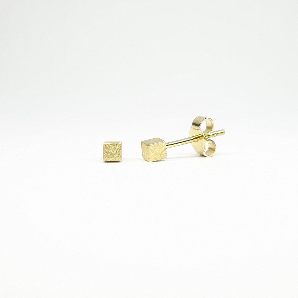 "cube", ear studs in 18kt yellow gold.
