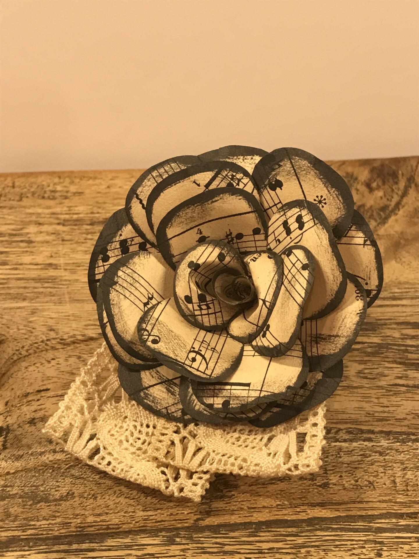 Broche partition de musique & dentelle
