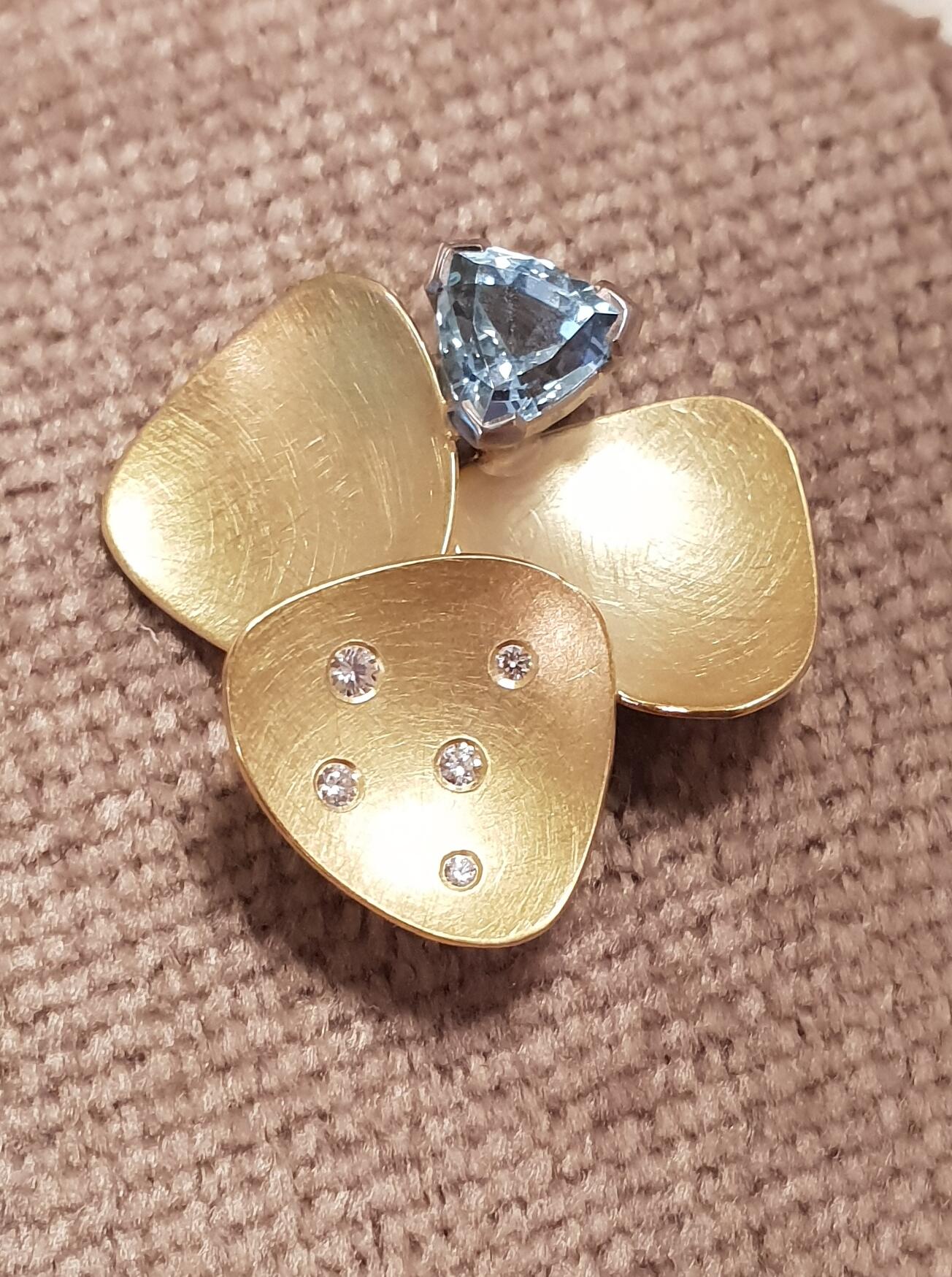 # Yellow and white gold pendant with aquamarine and 0.07ct natural diamonds