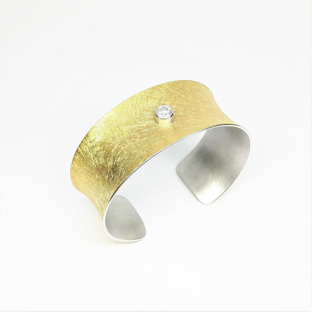 Bangle in 22kt yellow gold, 925 silver and 1 diamond 0,50ct.