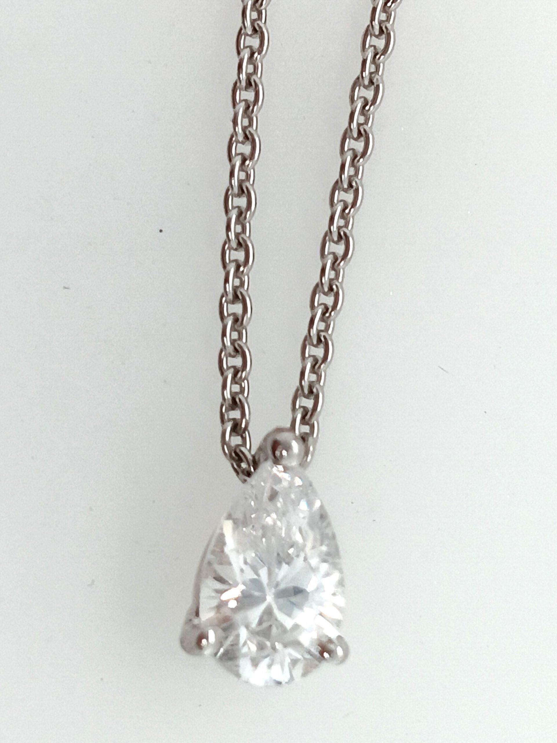 Collier chaîne 45cm or blanc 18K avec zircon serti 3 griffes