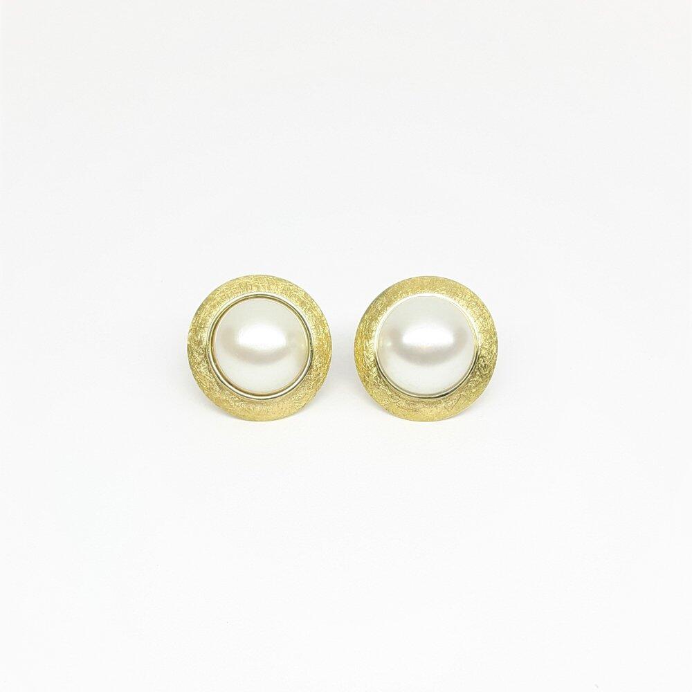 Earrings in 18kt yellow gold and freshwater cultured pearls Ø10.5-11mm