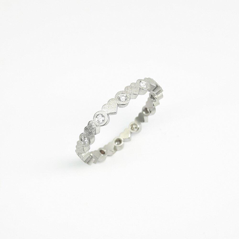 "heartbeats", ring in 18kt white gold and 12 diamonds Ø1.5mm.