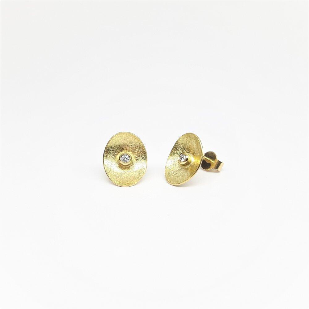 Boucles d'oreilles ovales, or jaune 18kt et brillants.