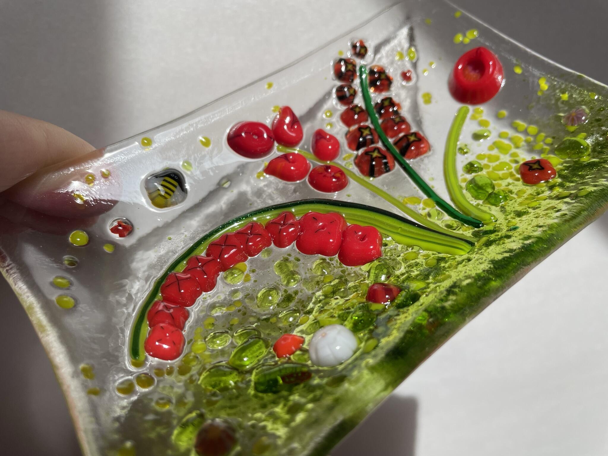 Petite coupe en verre avec millefiori, faite à la main, pièce unique