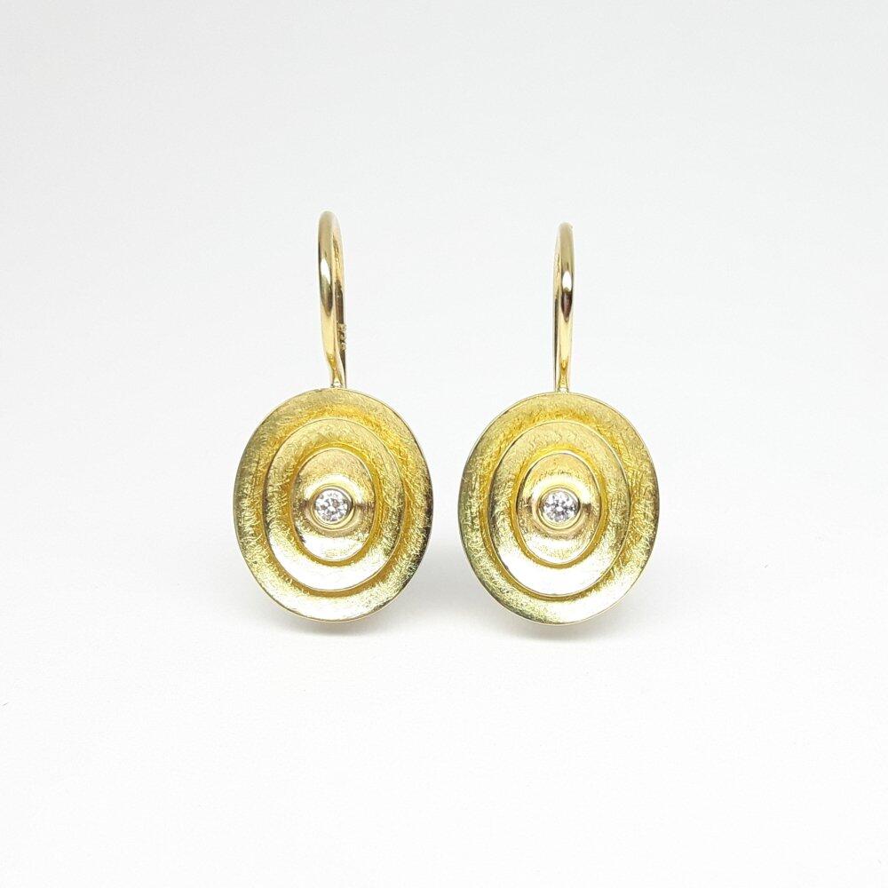 Ohrhänger aus 18kt Gelbgold und Diamanten.