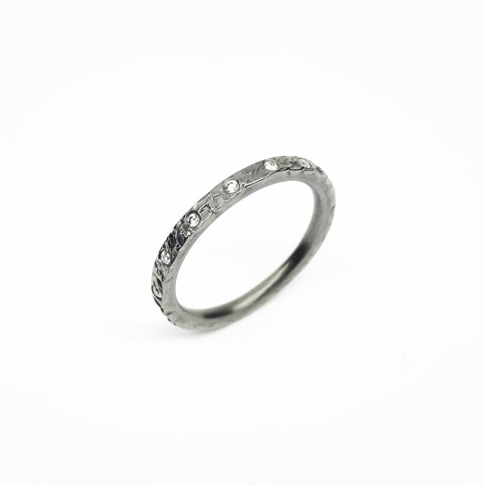'Kristallin', Ring aus 999er Tantal und 15 Diamanten. Unikat.