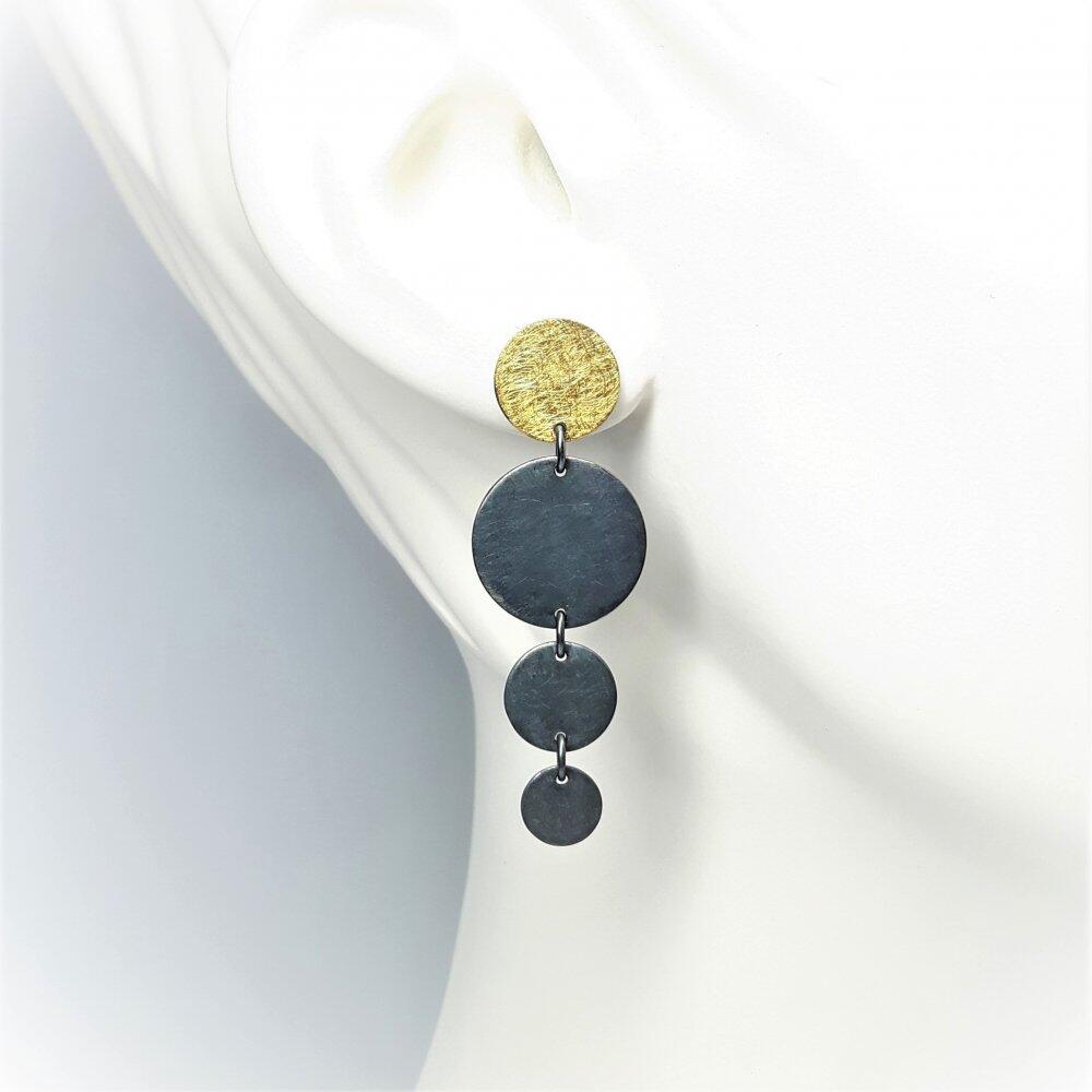 Boucles d'oreilles en argent 925/- noirci et or jaune 18kt.