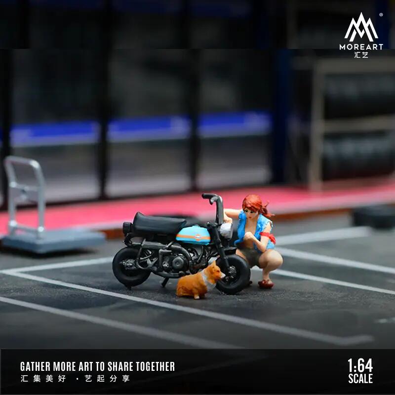 MoreArt - 1/64 Little Girl Repairing A Motorcycle (MO642043)