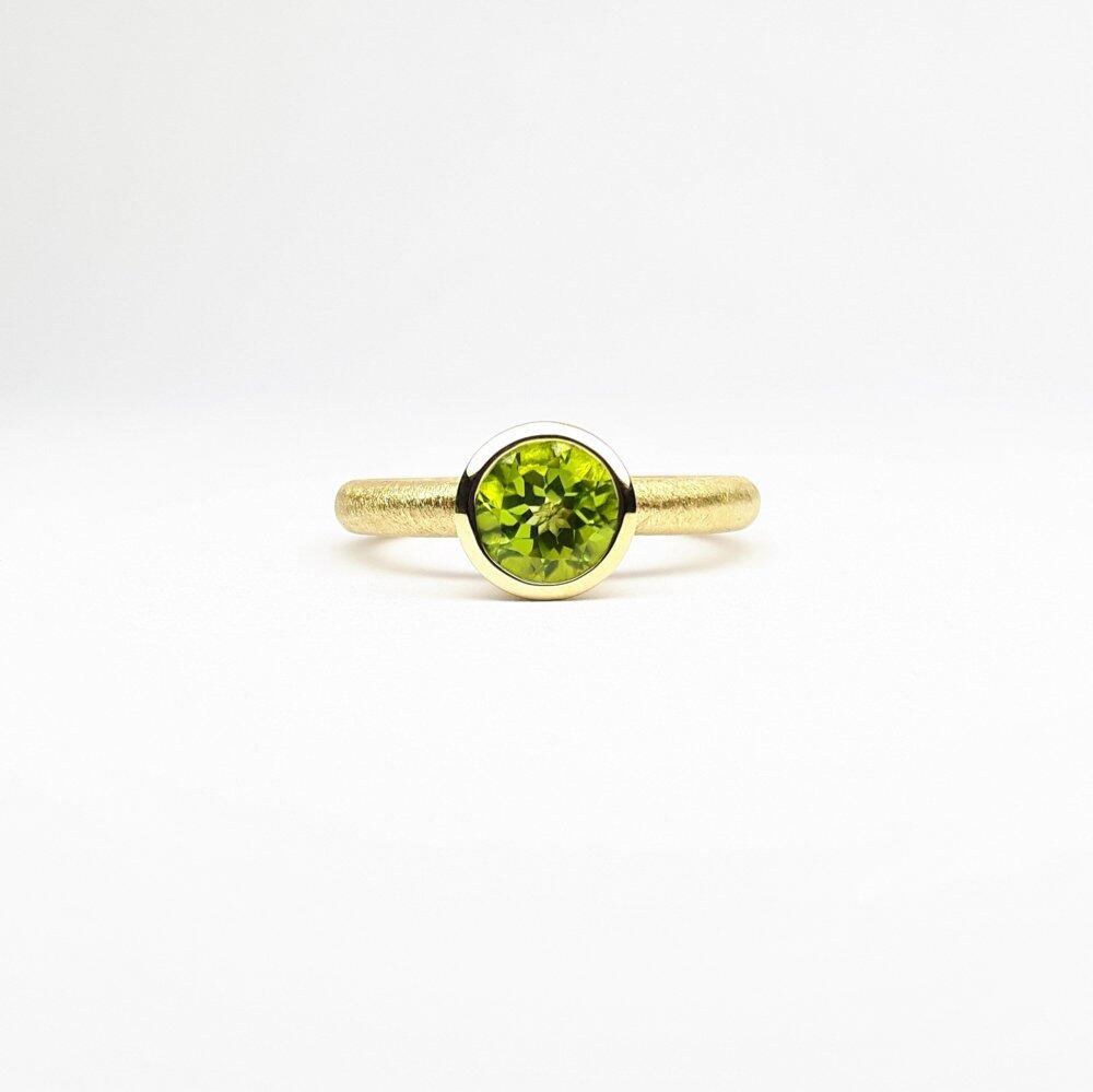 'combiring medium', 18kt Gelbgold und Peridot Ø7mm.