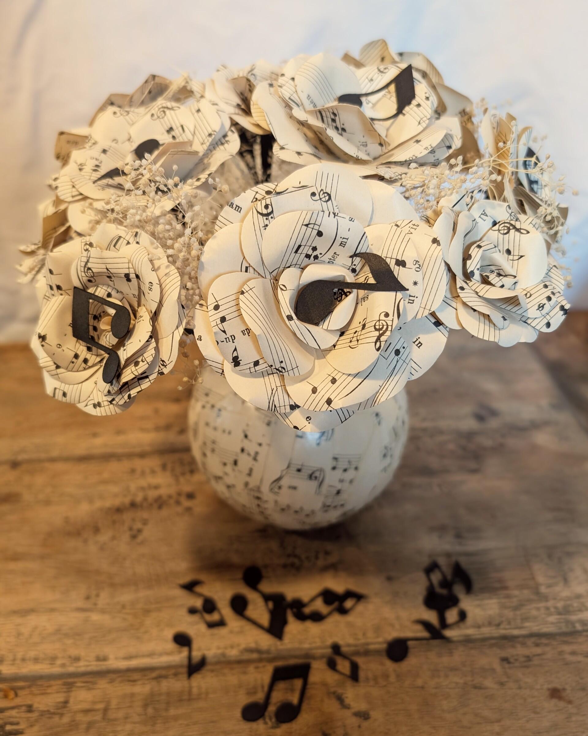 Bouquet & Vase: Musical Notes