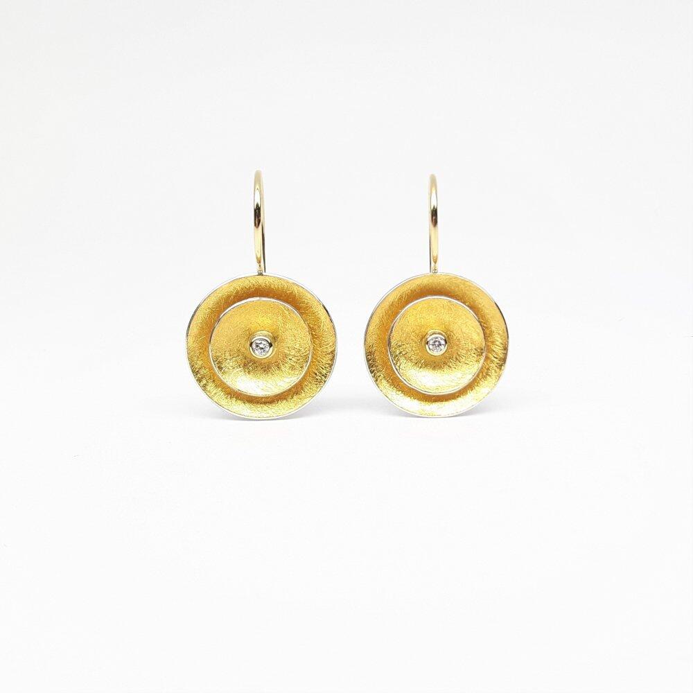 Boucle d'oreilles en or fin, or jaune 18kt, argent 925/- et diamants.