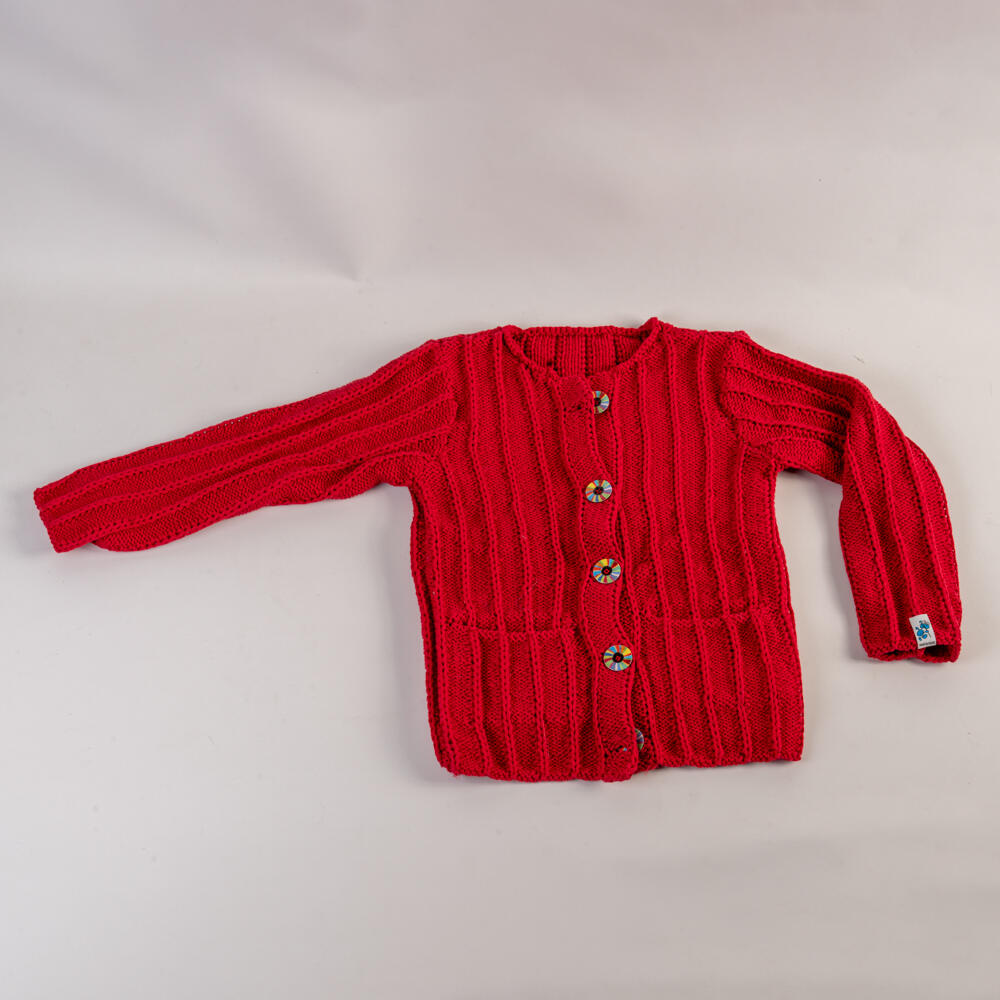Veste fille avec boutons multicolores, tricotée à la main