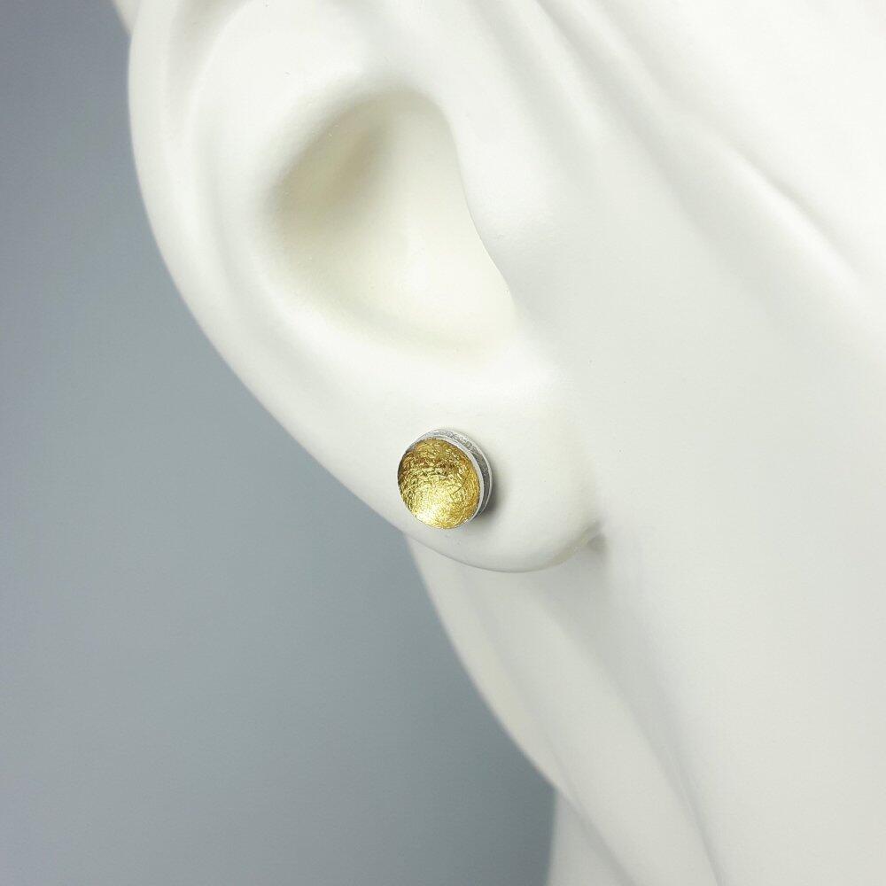 Ear studs in fine gold and silver.