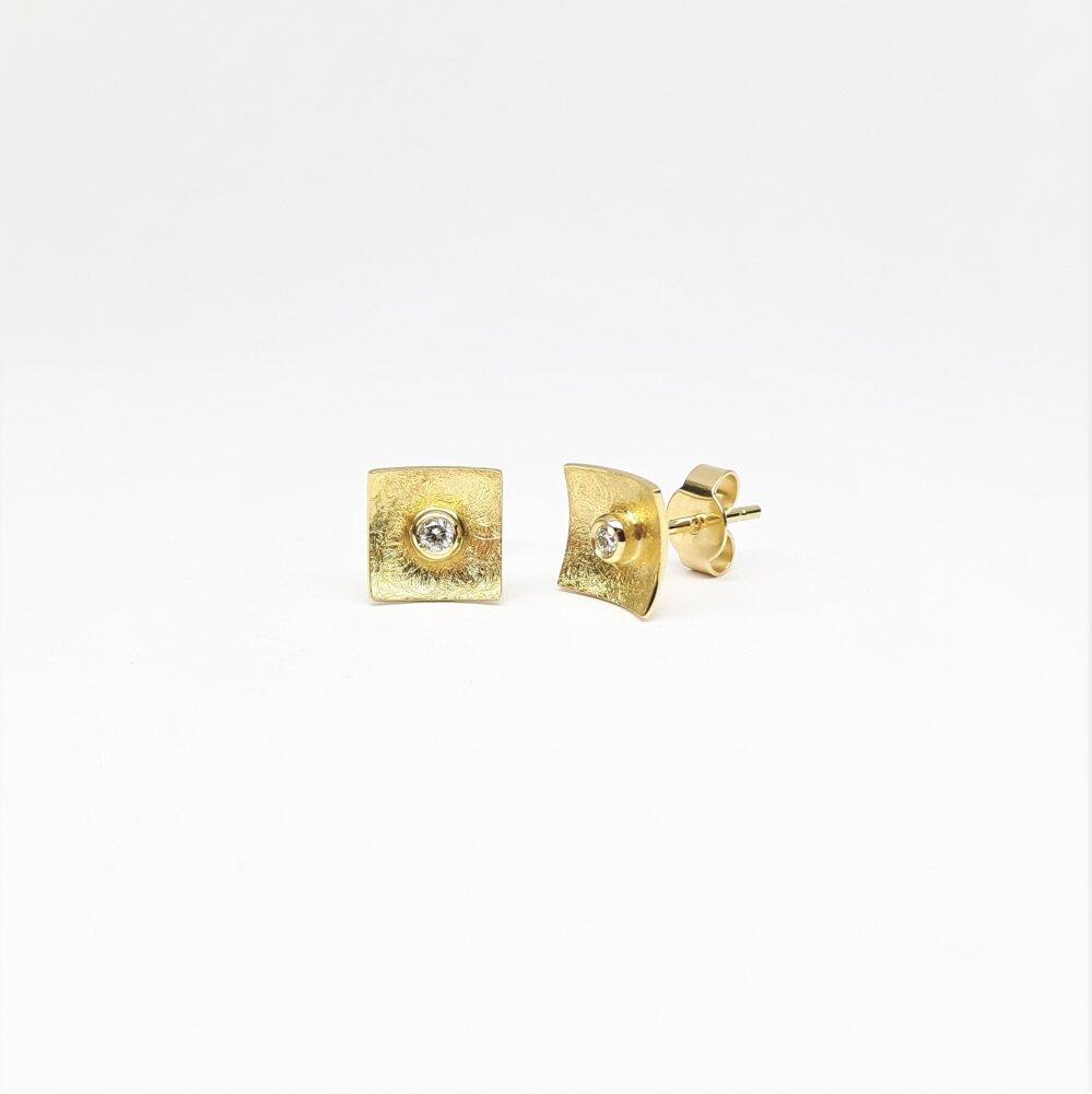 18k yellow gold and diamond earrings