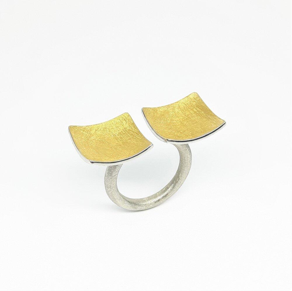 "Twins", ring made of 925 silver and fine gold.