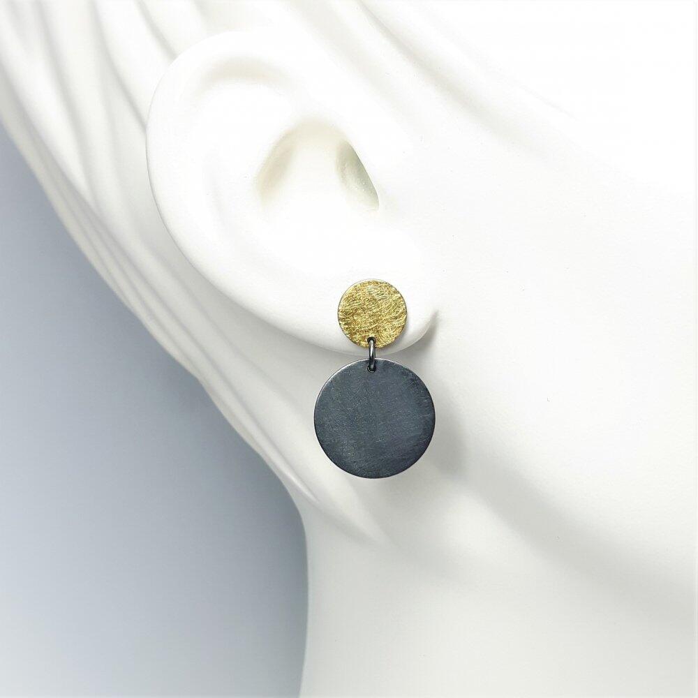 Boucles d'oreilles en argent 925/- noirci et or jaune 18kt.