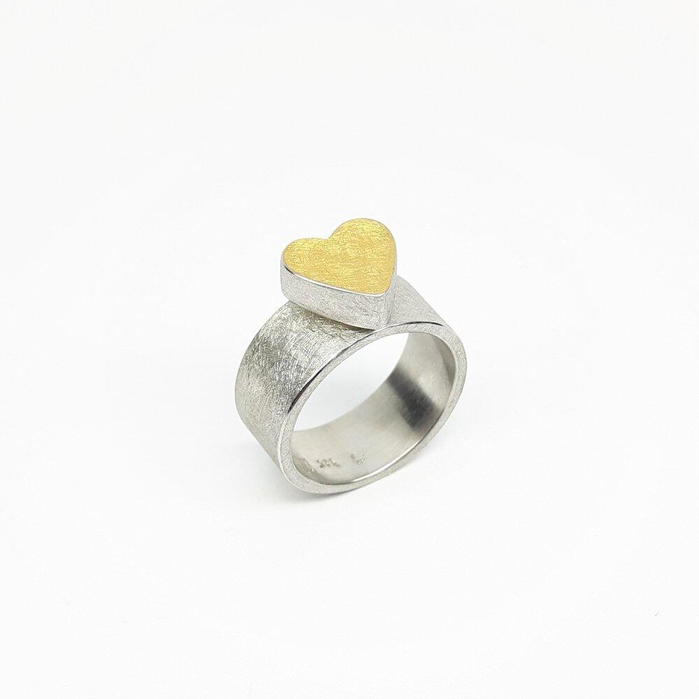 Herz-Ring aus 925er Silber und Feingold.