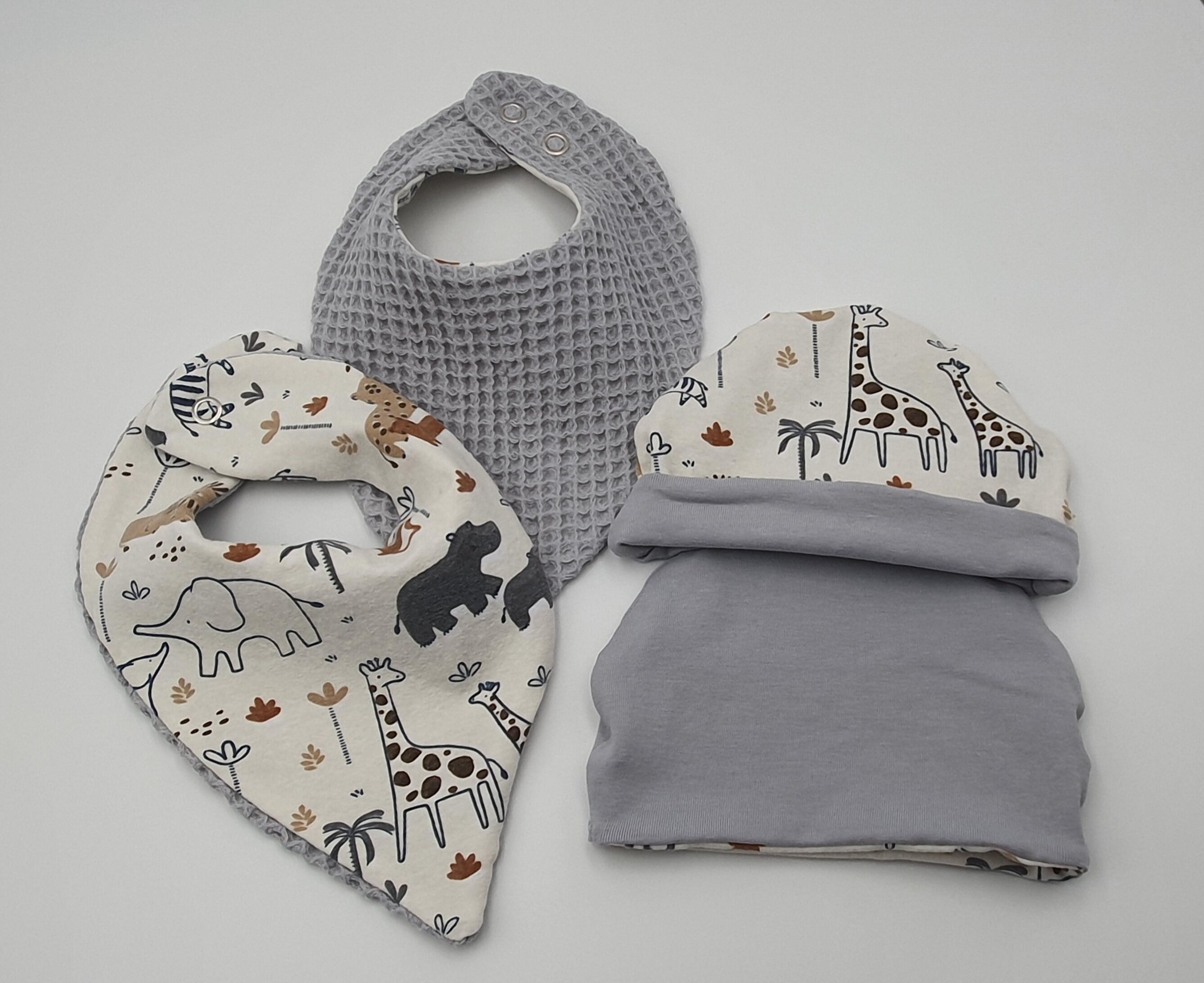 Reversible and evolutionary "first clothes" birth set Beige animals. 2 items 