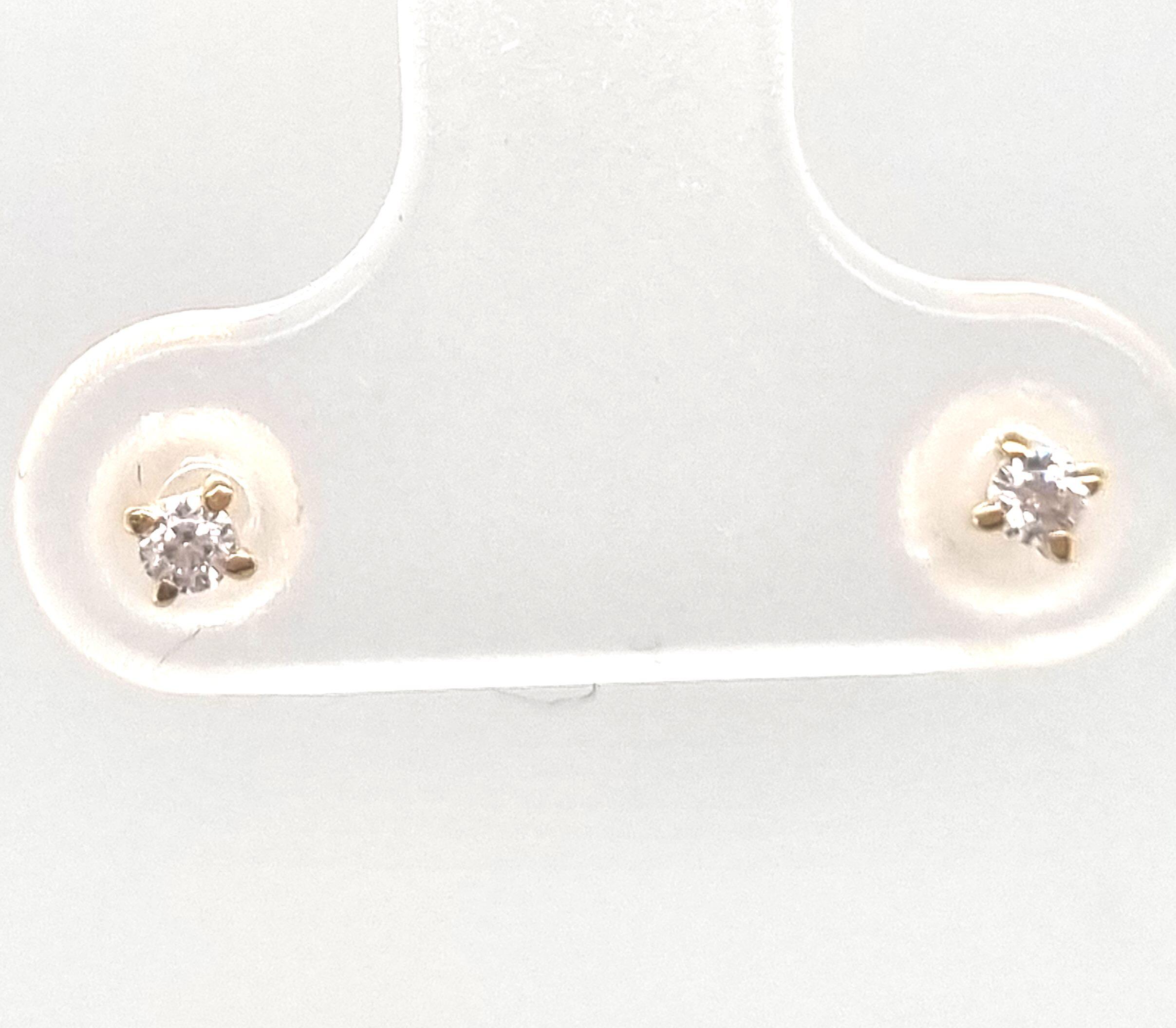 Ohrringe aus 18K Gelbgold mit Zirkon 2,5 mm, 4-Krappenfassung.