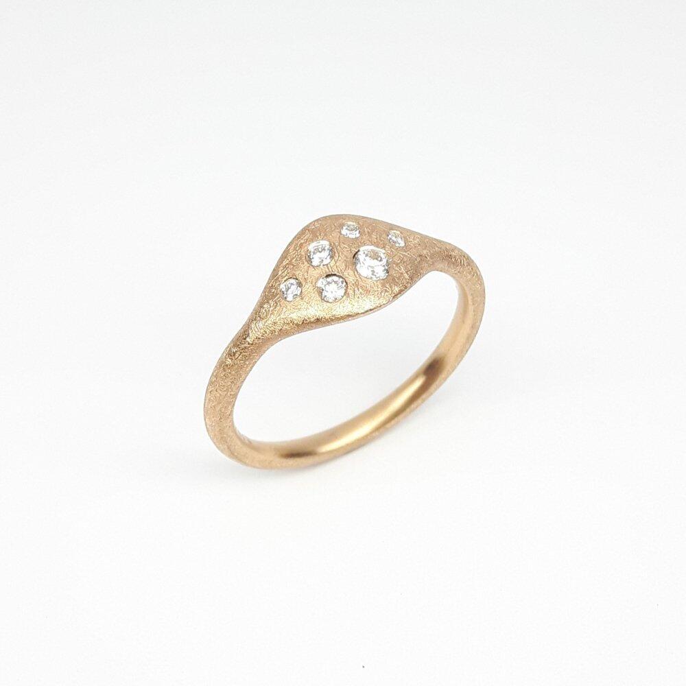 "wave", bague en or rouge 18kt et 6 diamants. Pièce unique.