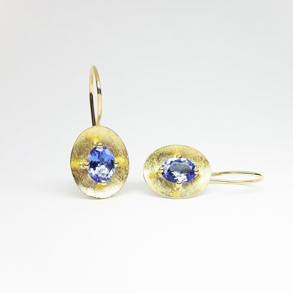 18k yellow gold and Tanzanite drop earrings. One of a kind.