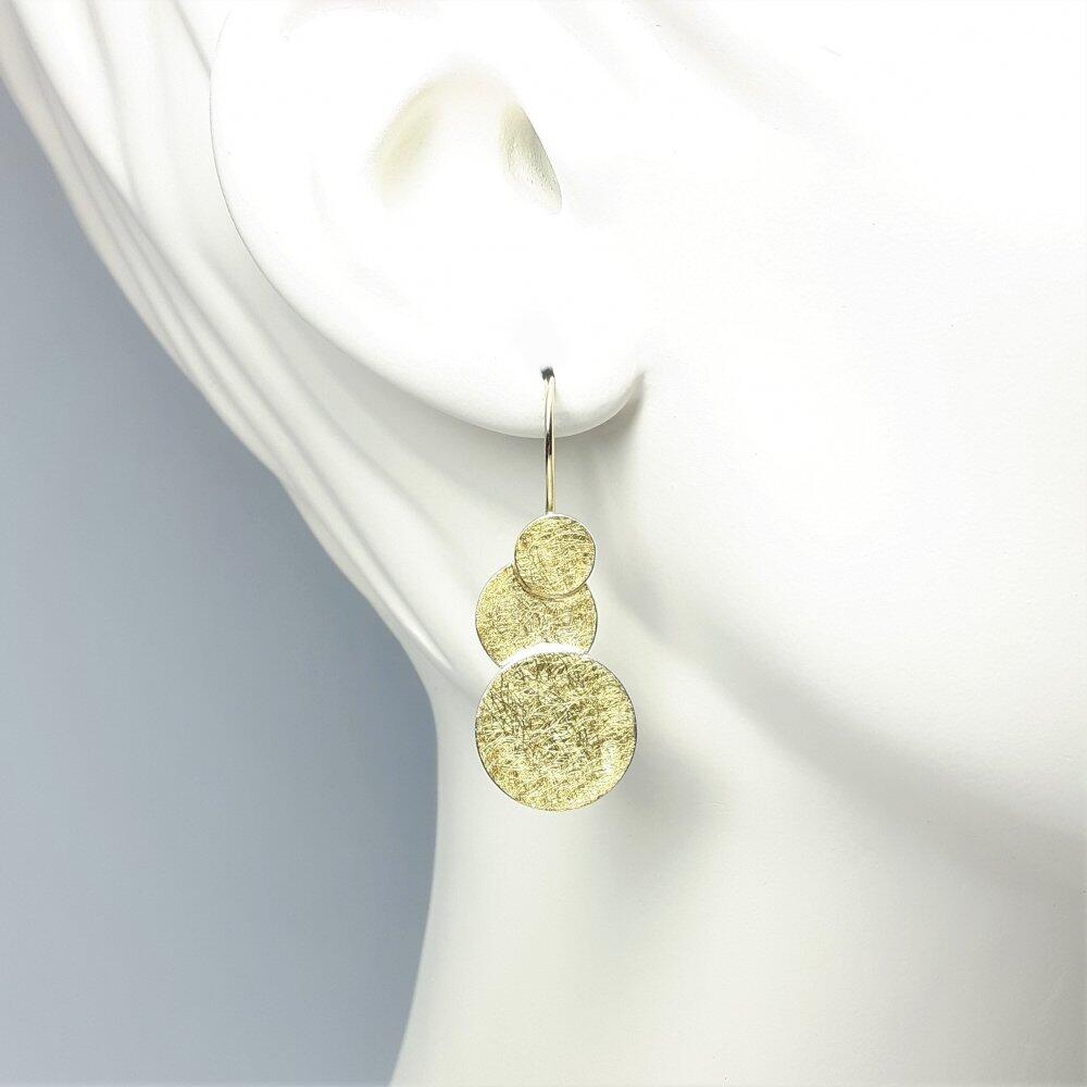 Earrings in silver, fine gold and 18kt yellow gold.