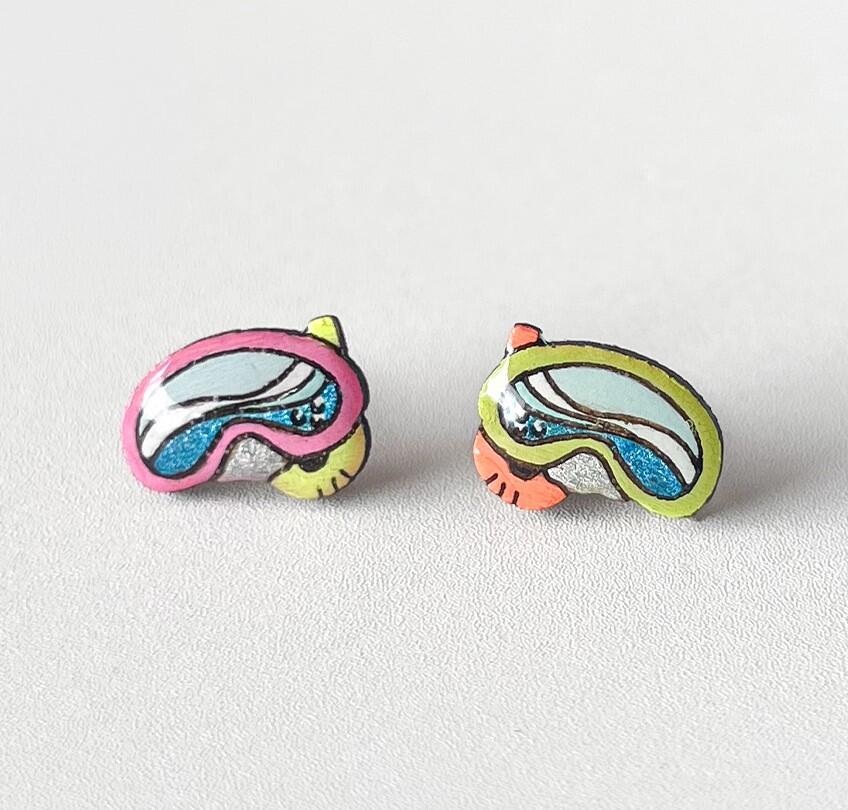 Boucles d'Oreilles Clous Masques de Plongée Dépareillés | Boucles d'Oreilles Plage en Bois | PinTonik