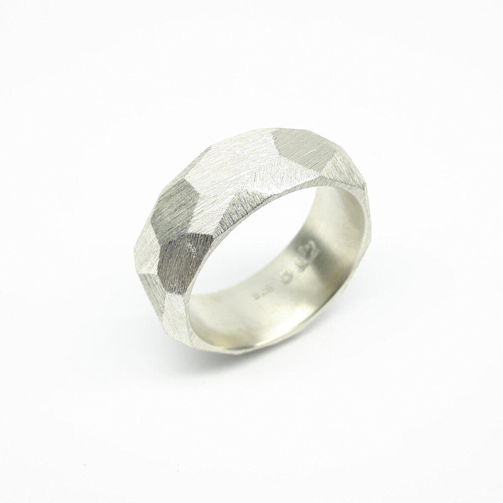 Faceted ring in 925 sterling silver. One of a kind.