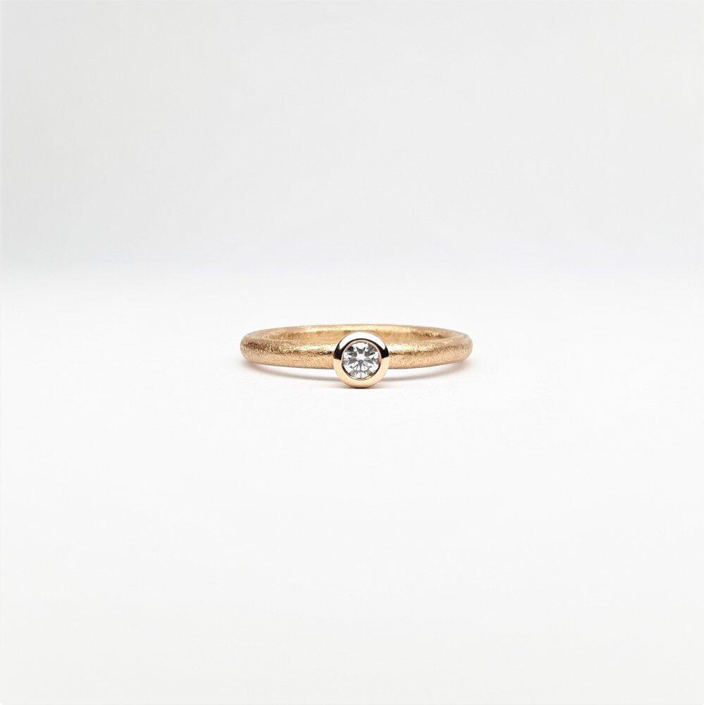 'combiring mini', 18kt Rotgold und Brillant 0,1ct Ø3mm.