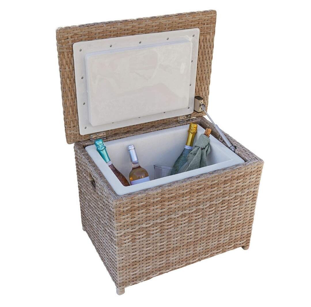 Rattan cool box with soft close