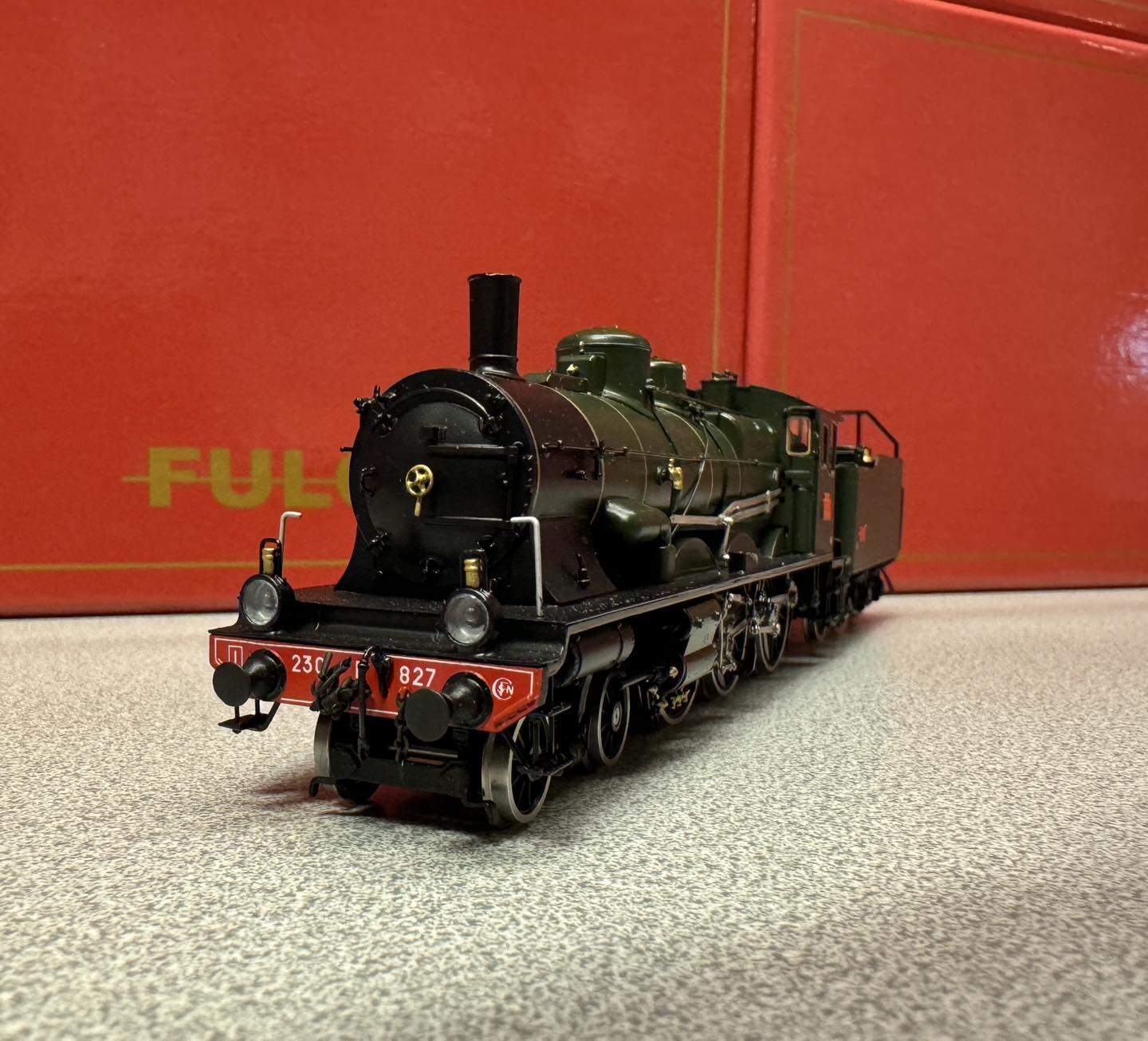 Fulgurex H0 Fulgurex 2280/6 SNCF 1-230B 827 vert noir dépôt Epinal