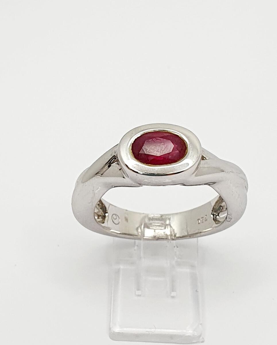 # White gold ring with ruby