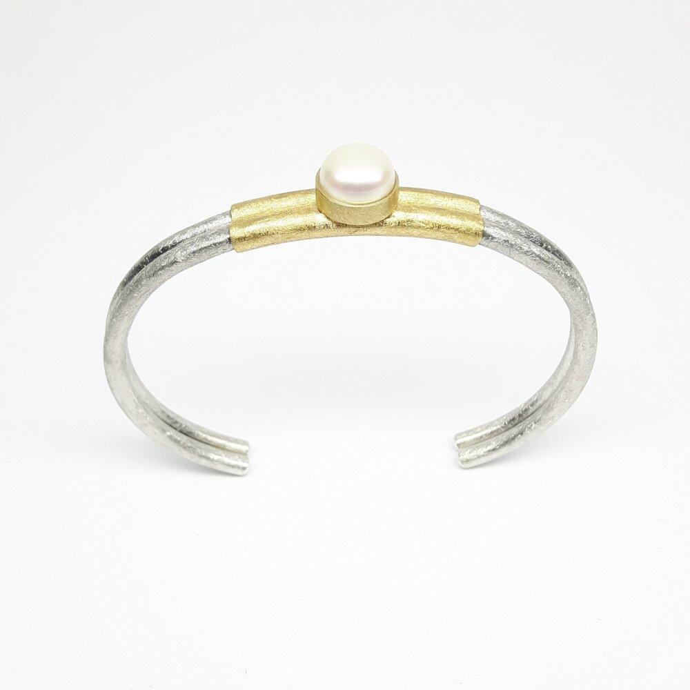 Bracelet en argent 925-., or jaune 18kt et perle de culture d'eau douce bouton 8,5-9mm.