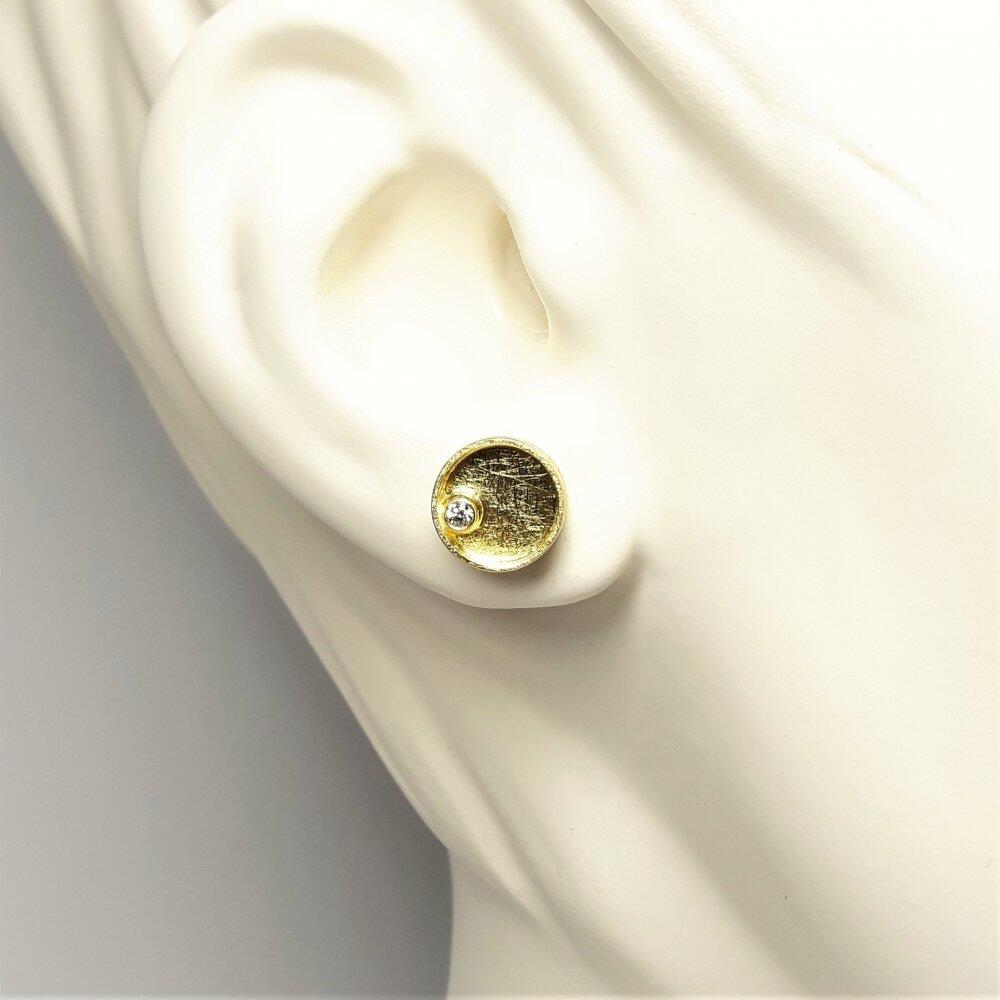 Boucles d'oreilles en or jaune 18kt et brillants.