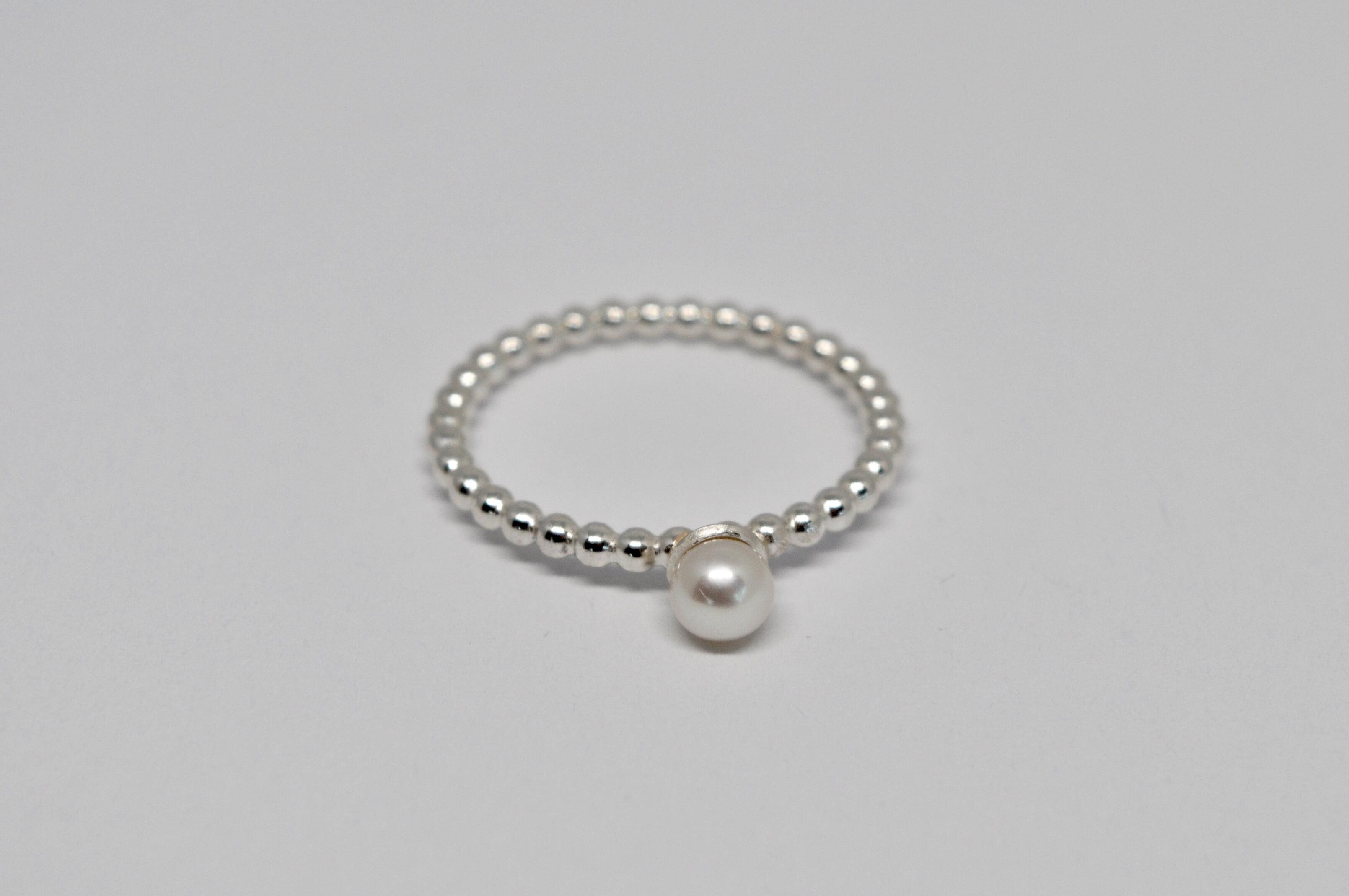 Silver ring with freshwater pearl
