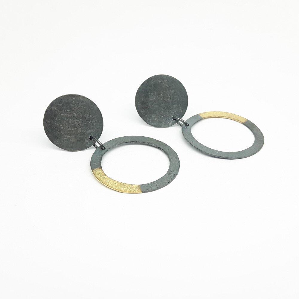Boucles d'oreilles en argent 925/- noirci et or jaune 18kt.