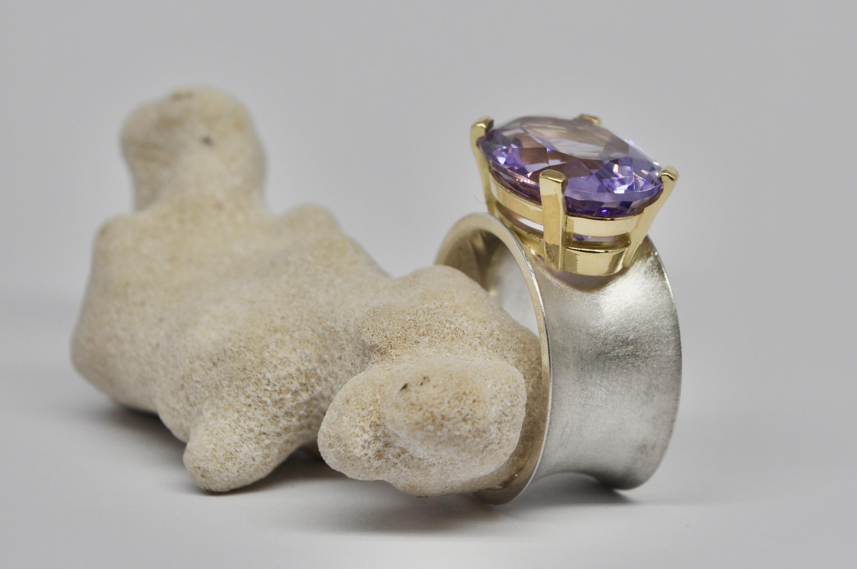 Bague en améthyste, argent et or, améthyste ovale