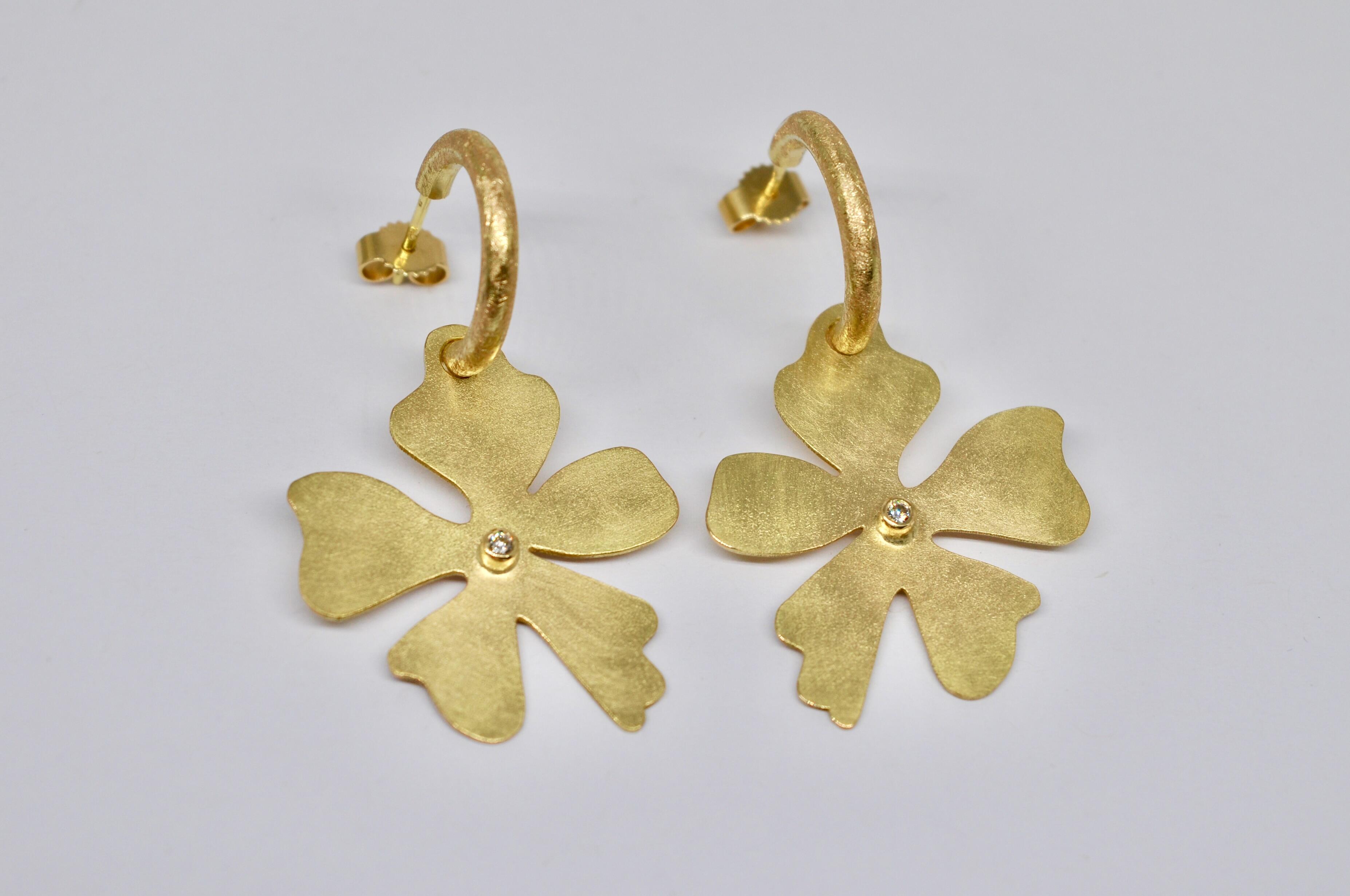 Statement-Ohrringe, 18 Karat Gelbgold-Hoop-Ohrringe mit diamantbesetzten Blüten