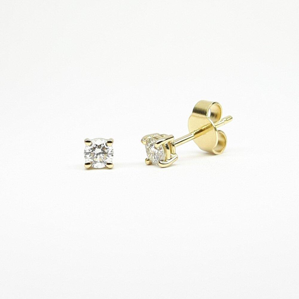 18k yellow gold and diamond stud earrings totaling 0.30 ct.