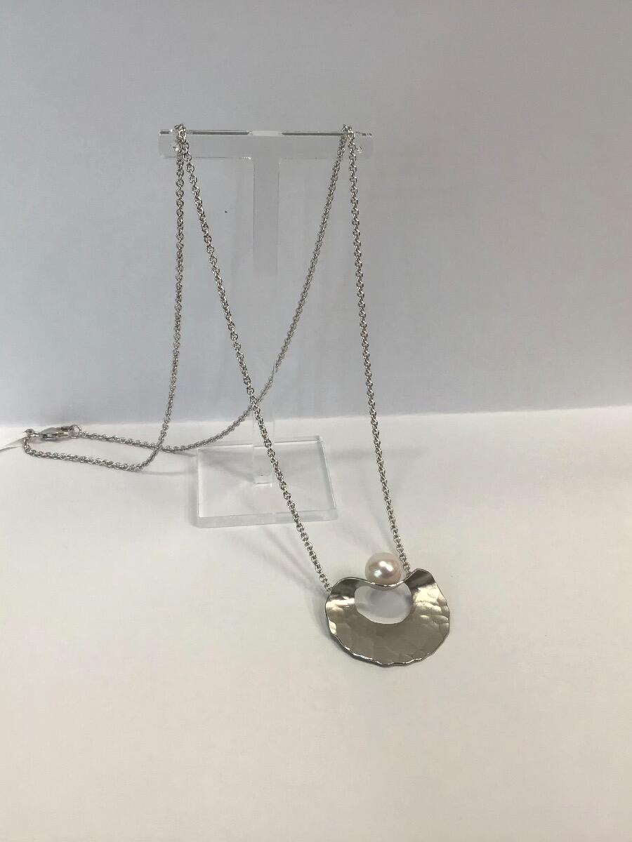 # Weißgoldkette mit einer Süßwasserperle