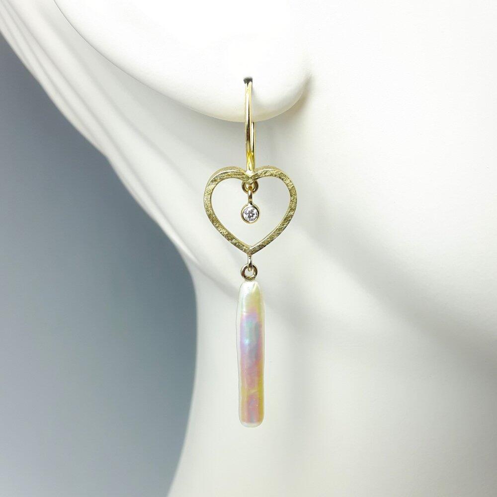 Earrings made of 18k yellow gold, freshwater cultured pearls and diamonds. One of a kind.