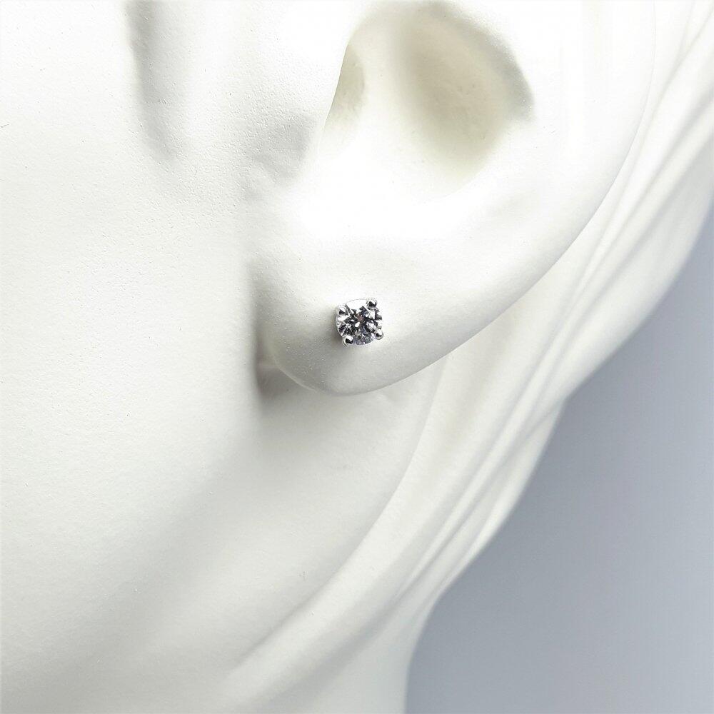 Boucles d'oreilles en or blanc 18kt et brillants à 0.50ct total.