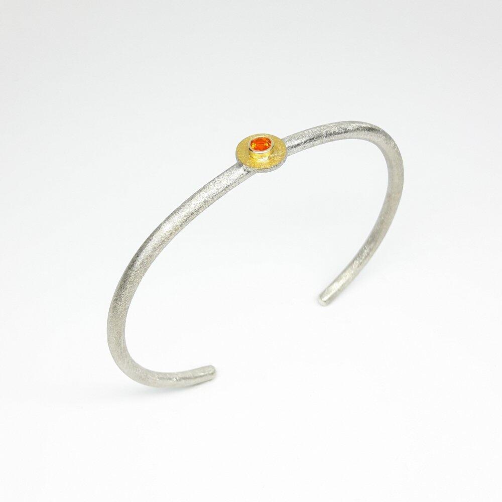 Armband aus 925er Silber, mit Feingold-Veredelung und Feueropal.