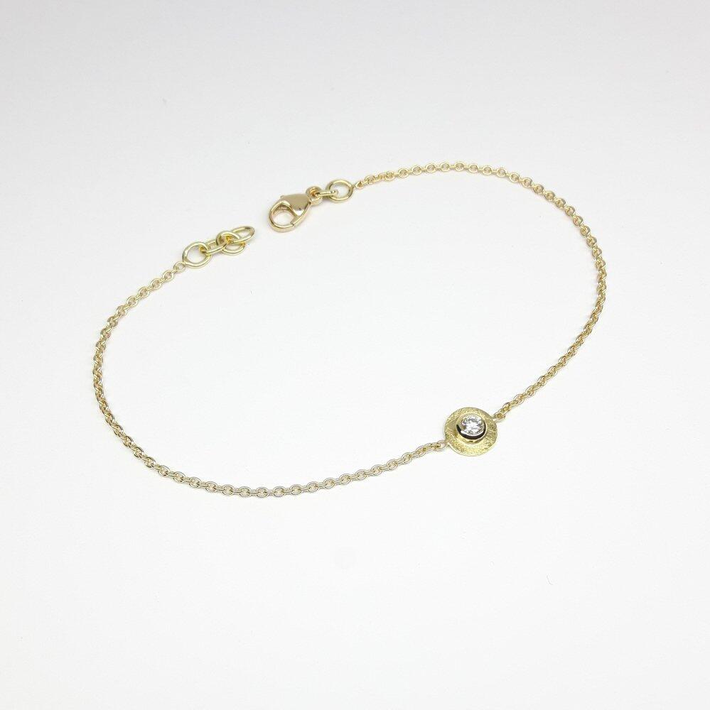 Bracelet en or jaune 18kt et brillant 0,09ct.