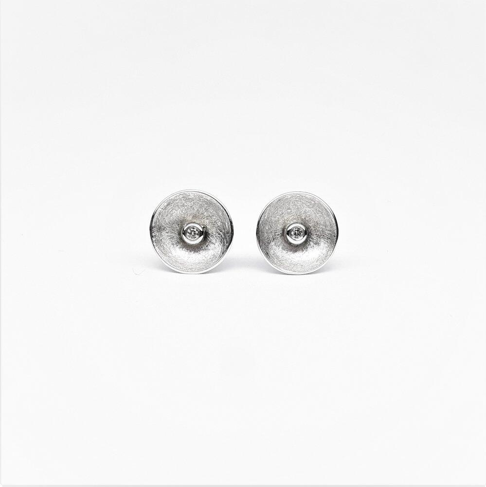 Boucles d'oreilles en or blanc 18kt et diamants.