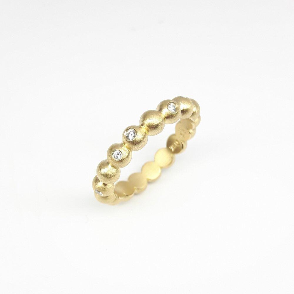 "round around", ball ring in 18kt yellow gold and 10 diamonds.